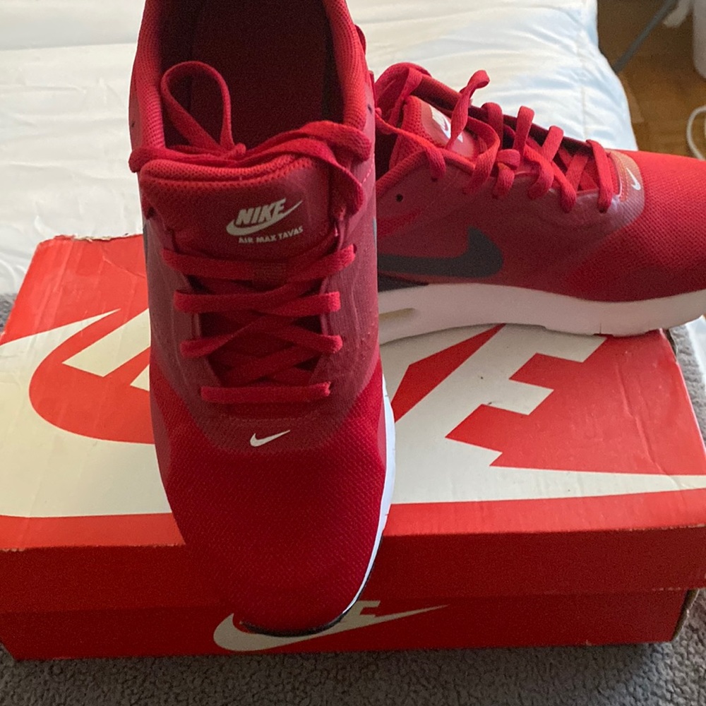 Nike Air Max Tavas in size 6.5    Red / gray/ white bottom. Woman size 8 / 8.5